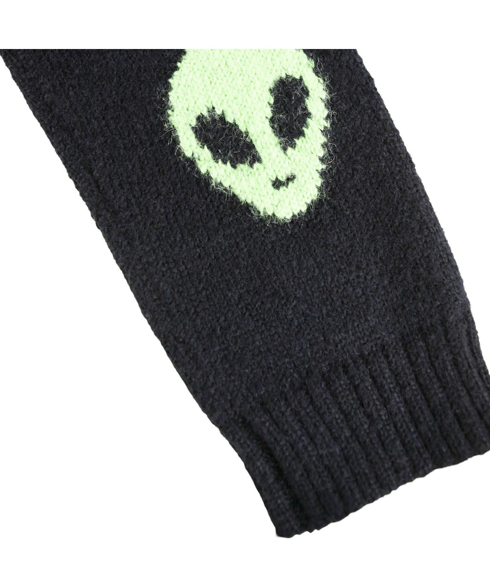 Brian - Black - Zwarte kindertrui gemaakt van een alpacawolmix met een alien.