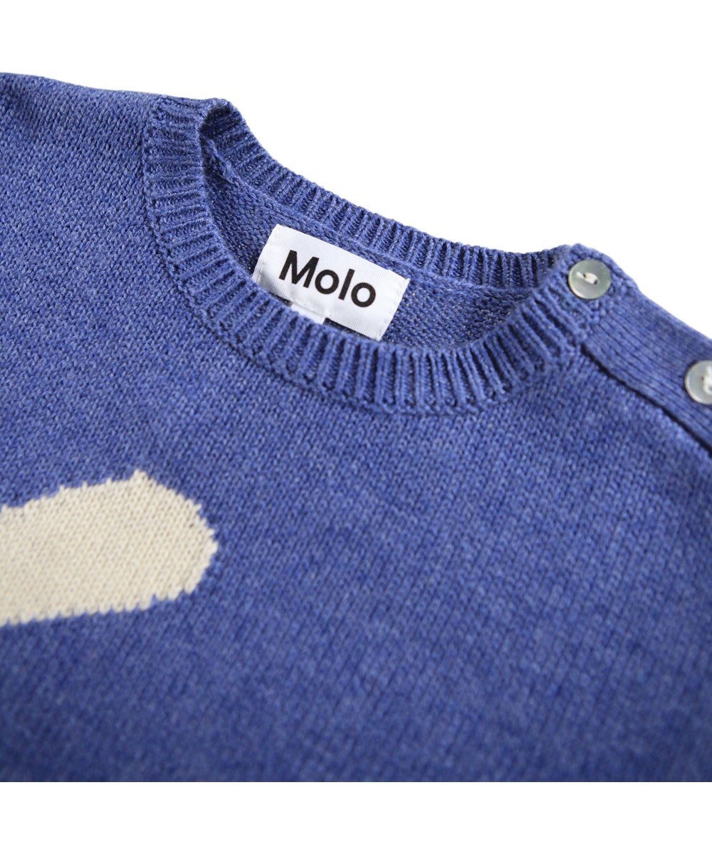 Brad - Evening Marl - Blauer Strickpullover für die Kleinen aus einer weichen Baumwoll- und Wollmischung mit weißen lächelnden Gesichtern.