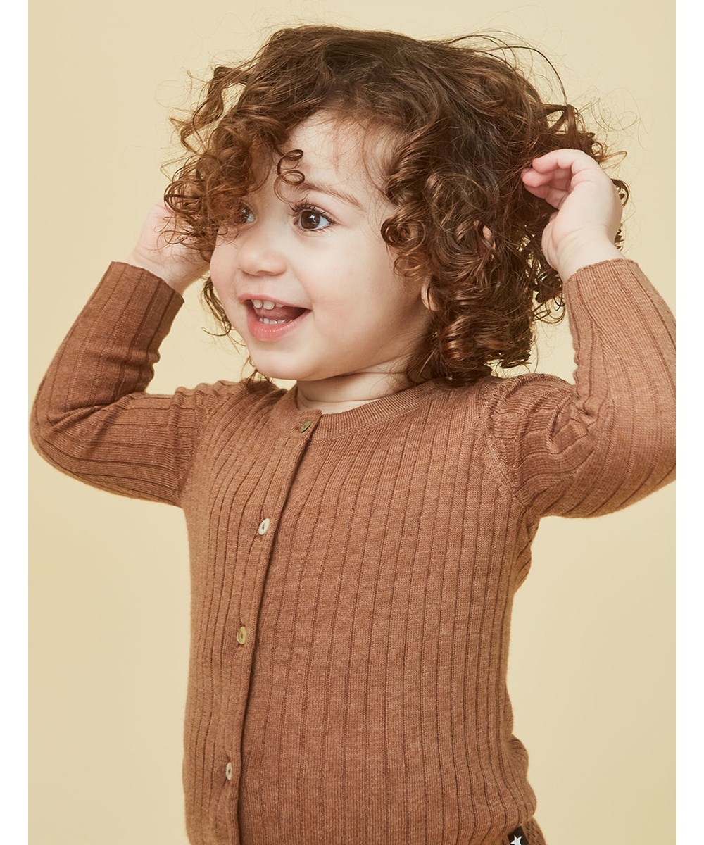 Georgette - Iron - Braune Strickjacke für Babys