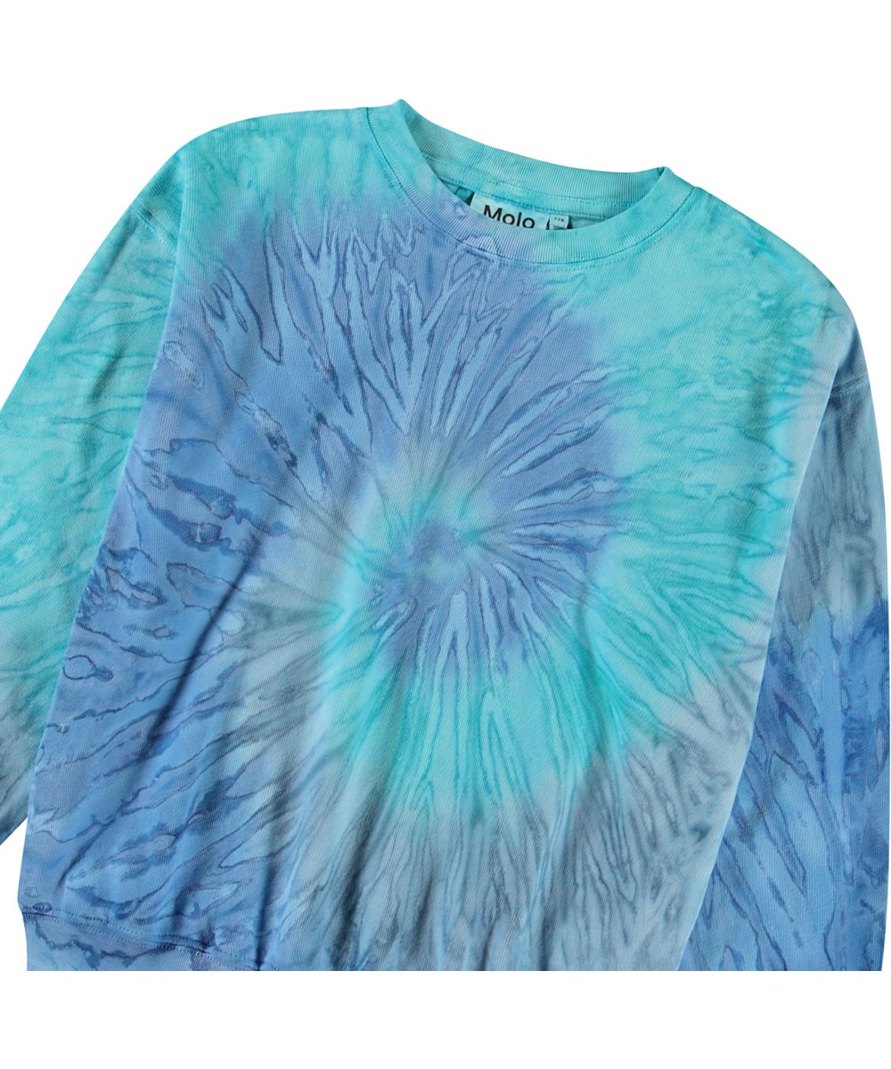 Memphis - Aqua Dye - Blaues Batik-Sweatshirt für Kinder aus weicher Öko-Baumwolle mit gerippten Kanten am Hals, an den Ärmeln und am unteren Saum des Sweatshirts sowie einer lockeren Passform.