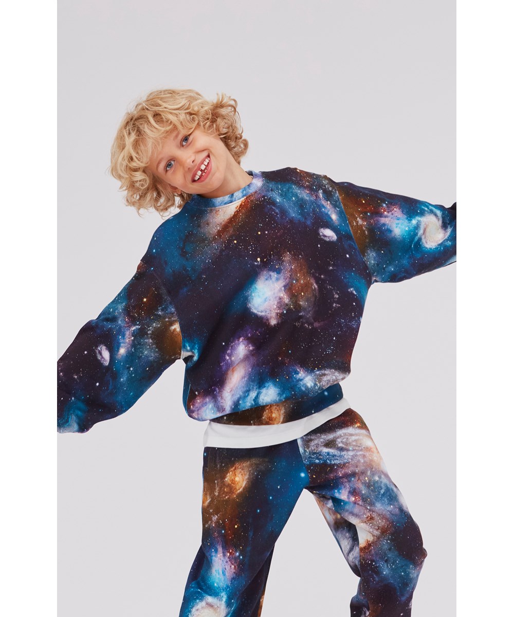 Monti - Galaxies - Biologische unisex sweater met Galaxy print