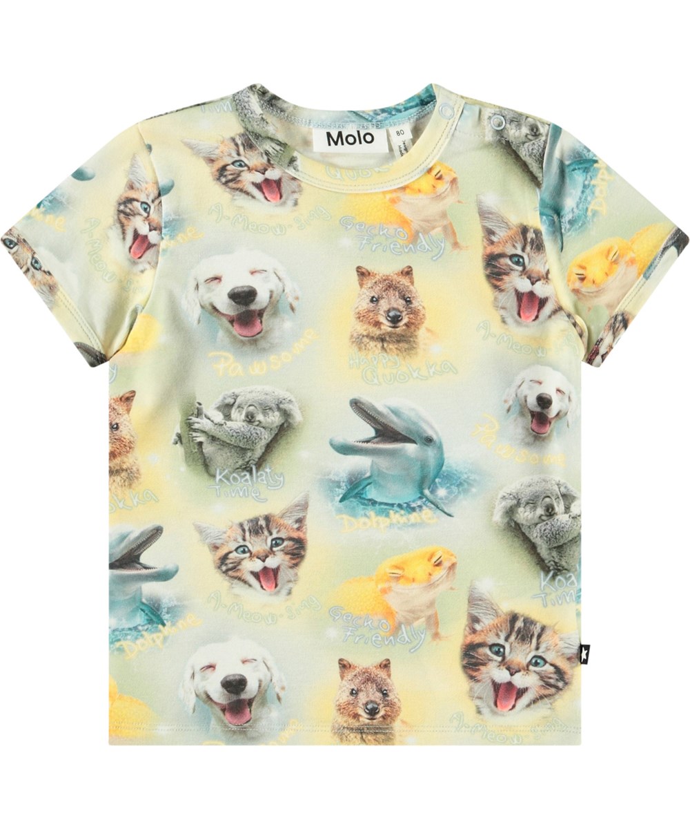 Easy - Smilng Cubs - Baby t-shirt van biologisch katoen. Het t-shirt heeft een aanlsuitende pasvorm en een print van blije dieren