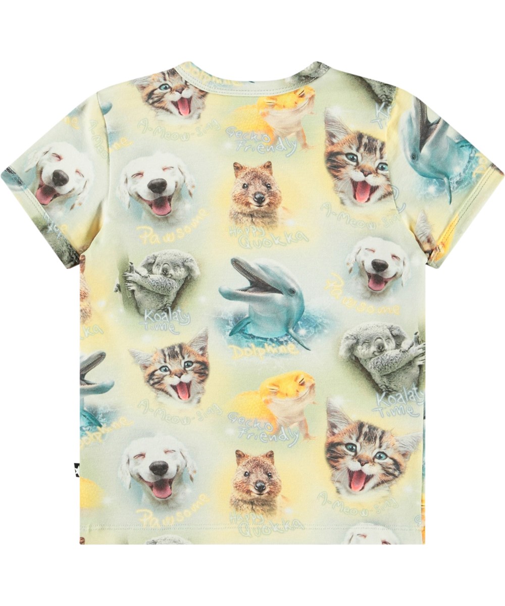 Easy - Smilng Cubs - Baby t-shirt van biologisch katoen. Het t-shirt heeft een aanlsuitende pasvorm en een print van blije dieren