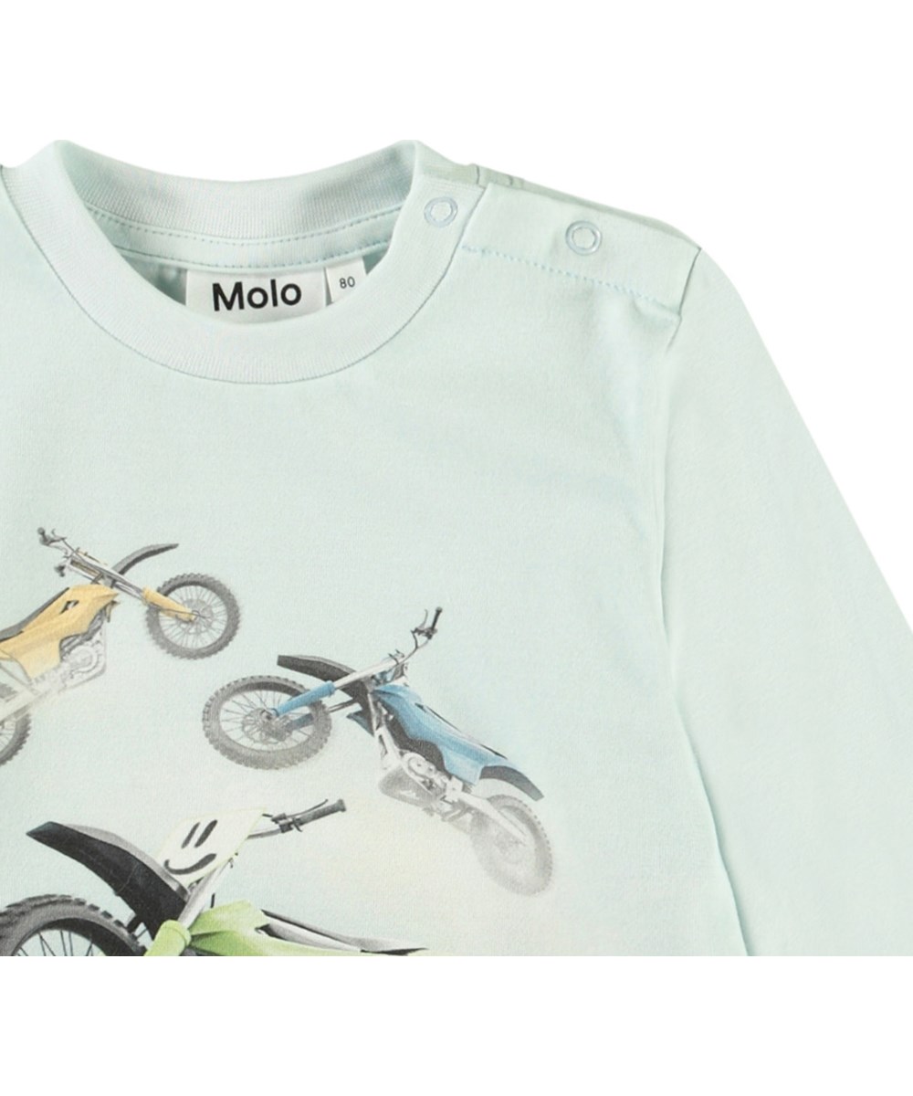Eloy - Minicross Smile - Biologische baby longsleeve met een print van een motorcrosser.