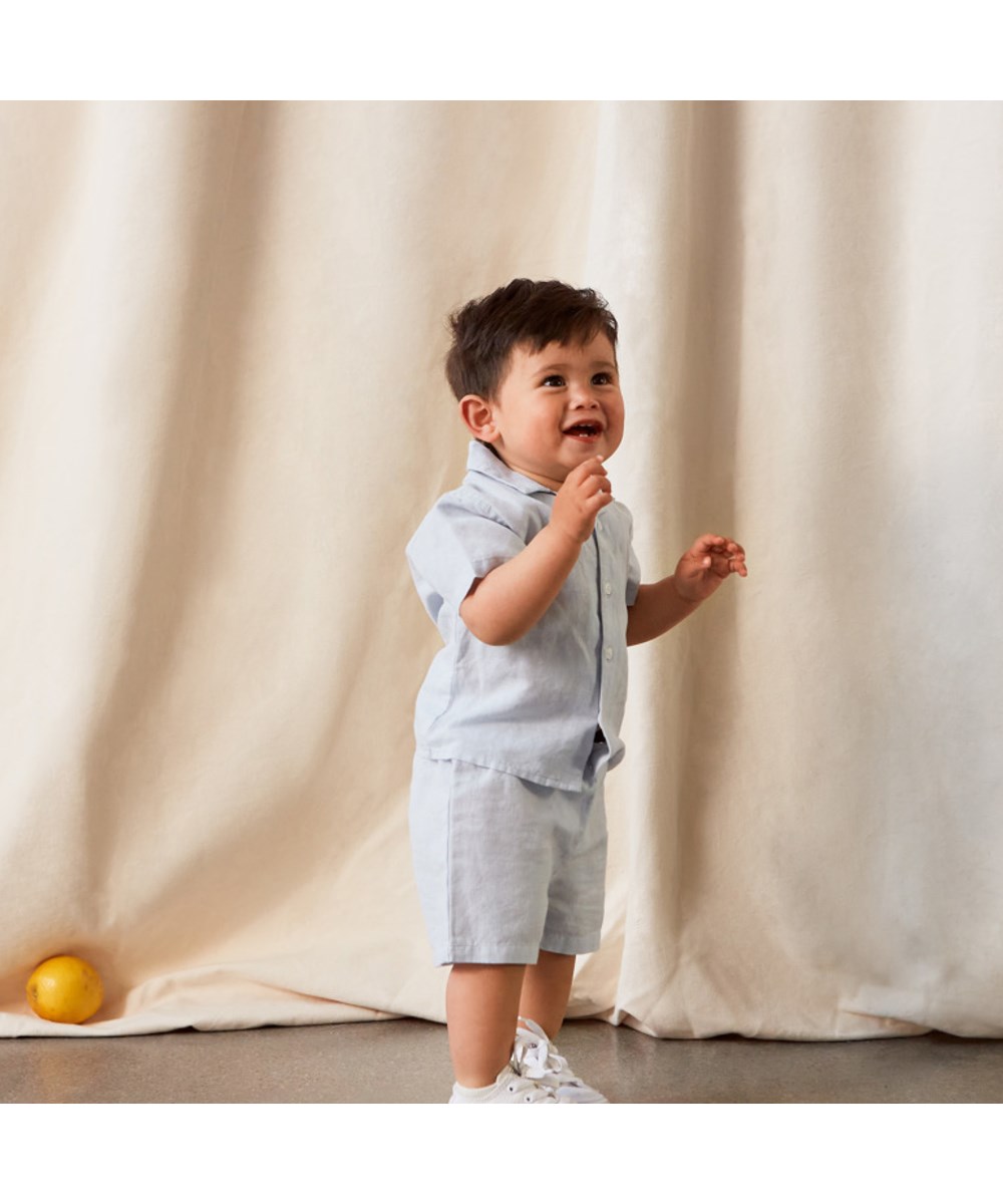 Eyou - Iced Blue - Lichtblauwe babyblouse met smiley print