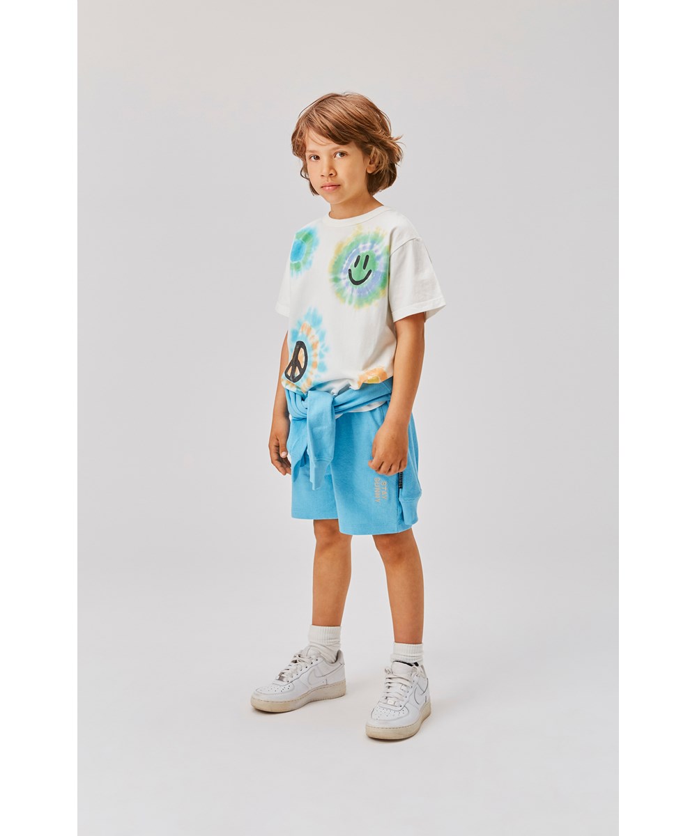 Riley - Circular Dye - Biologische tie-dye t-shirt met peace teken en smiley