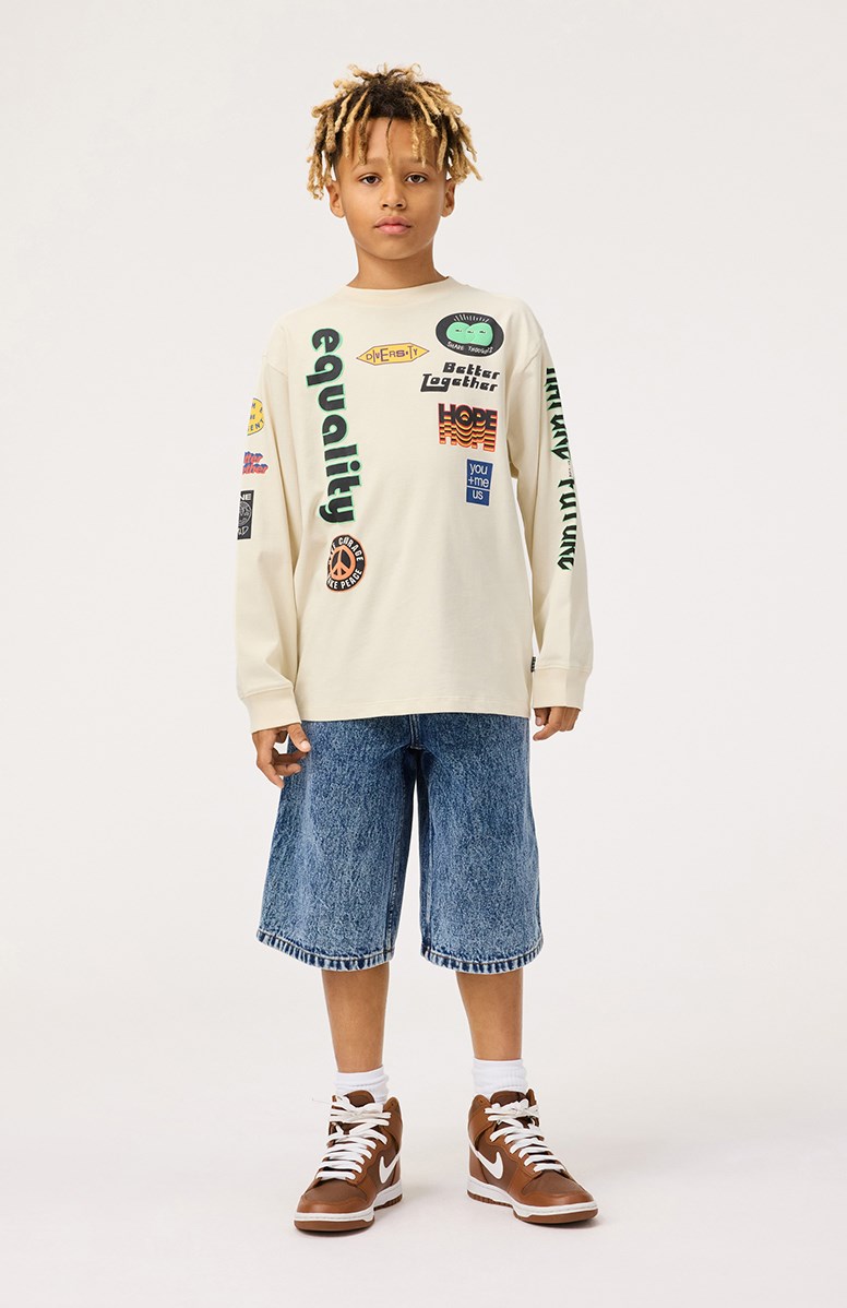 Rube - Messages Colour - Gebroken witte kinder longsleeve van biologisch katoen met ribboord rond de hals en mouwen.