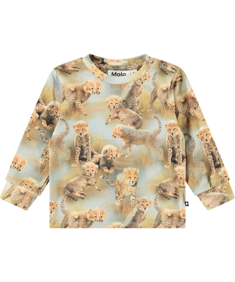 Eloy - Cheetah Cubs - Öko-Baby Langarmshirt mit einem Aufdruck von Gepardenbabys.