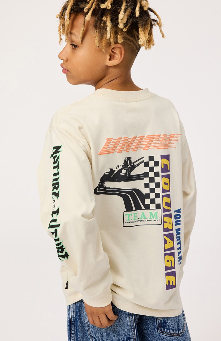 Rube - Messages Colour - Weißes Langarmshirt für Kinder aus Öko-Baumwolle mit geripptem Besatz am Ausschnitt und an den Ärmeln.