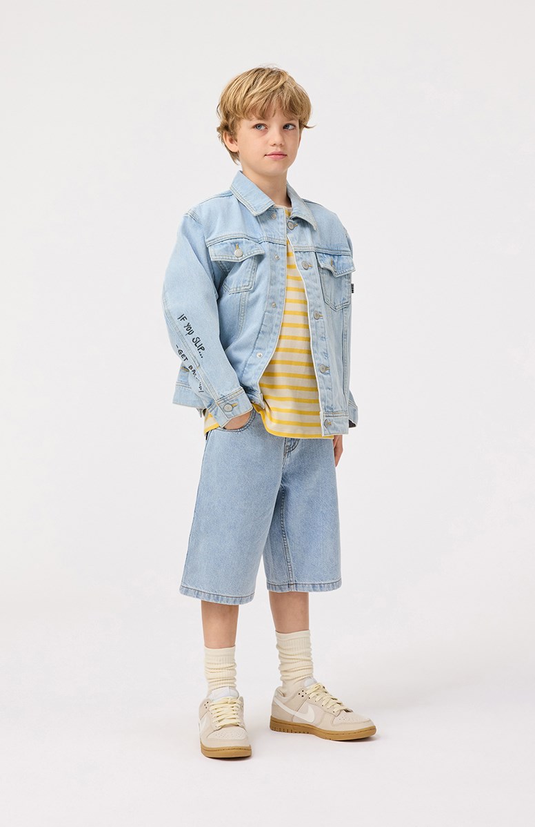 Rilee - Mimosa Stripe - Stribet beige og gul t-shirt til børn i blødt økologisk bomuld med korte ærmer og indvendigt kantbånd i halsen.