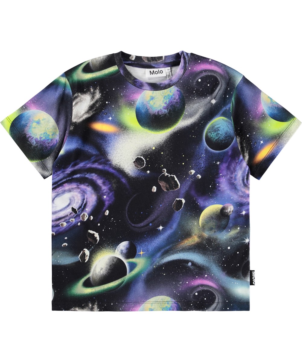 Riley - Airbrush Space - Sort t-shirt til børn i blødt økologisk bomuld med korte ærmer og ribkant i halsen.