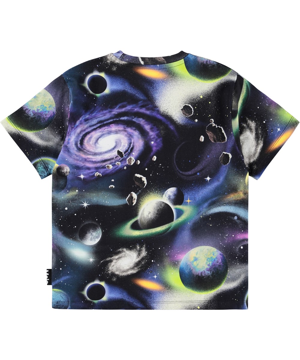 Riley - Airbrush Space - Sort t-shirt til børn i blødt økologisk bomuld med korte ærmer og ribkant i halsen.