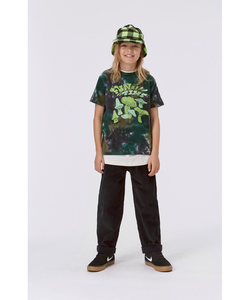 Riley - Dark Dyes - Grøn økologisk t-shirt med tie-dye og svampeprint