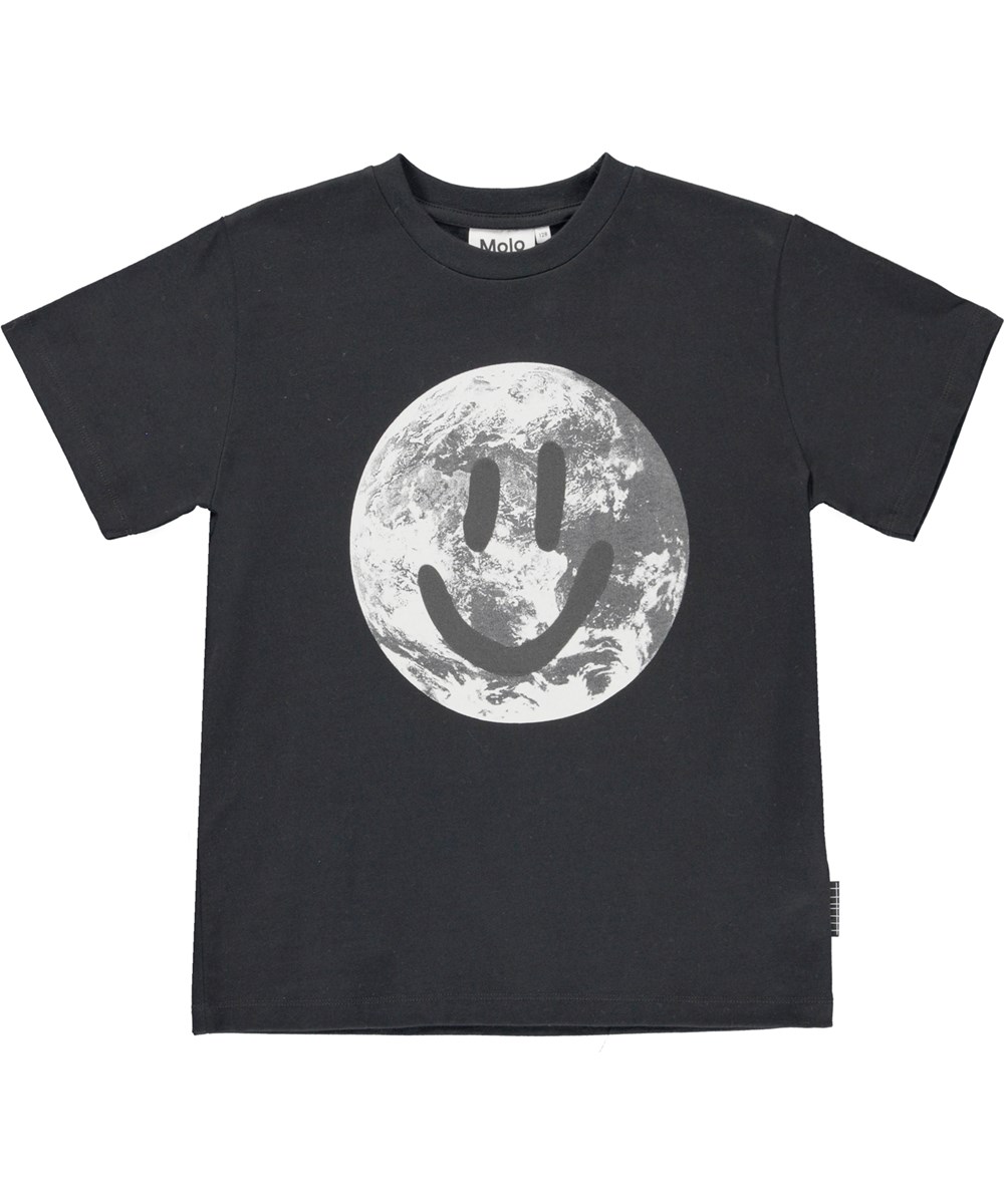 Riley - Earth Smiling - Sort unisex t-shirt med smiley og jordklode