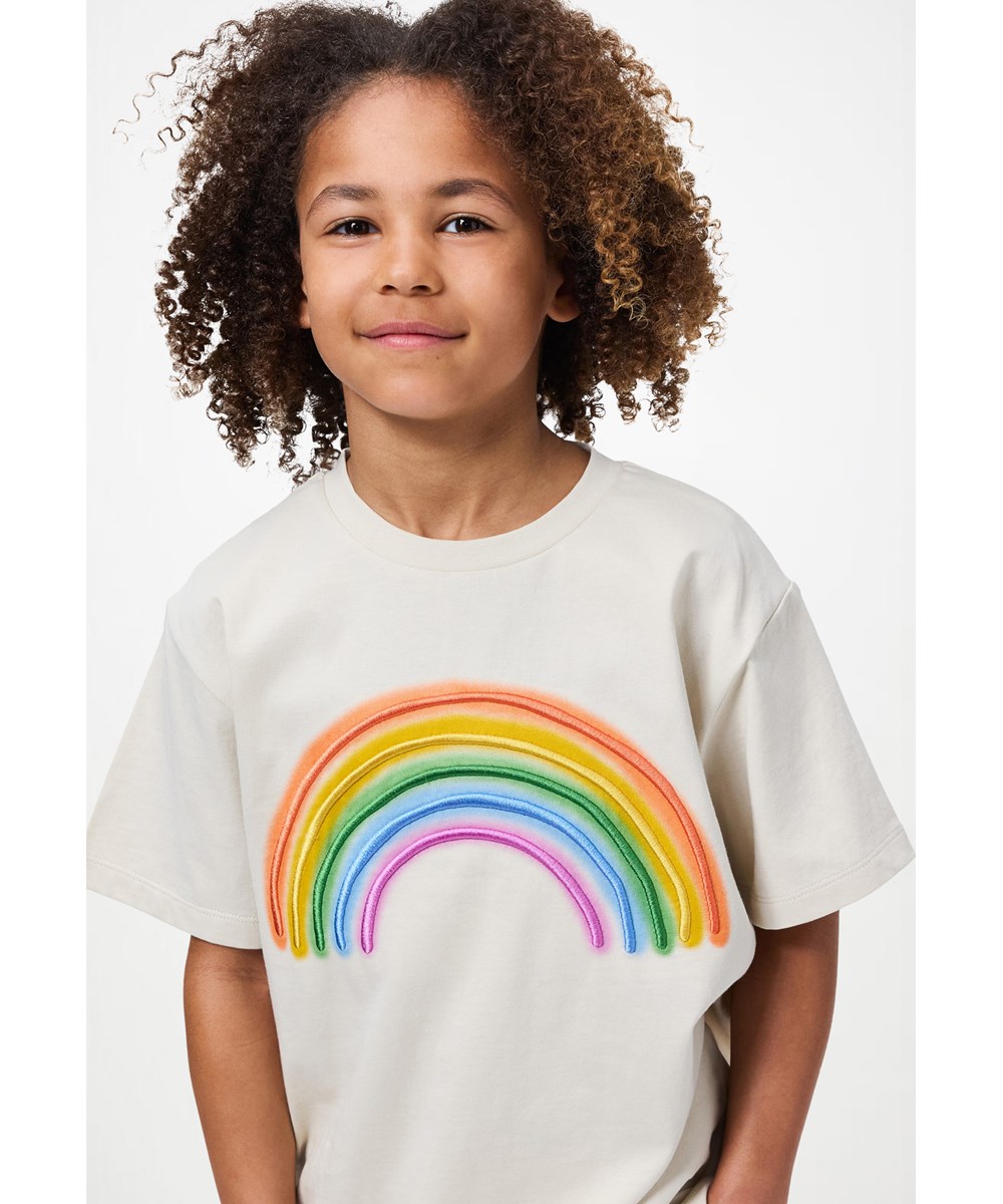 Riley - Hazy Rainbow - Beige t-shirt i økologisk bomuld til børn