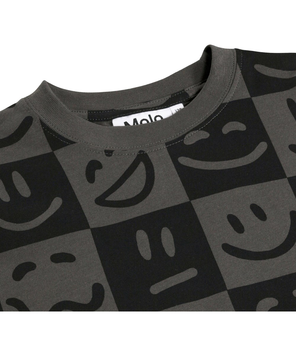 Riley - Vibe Checks BLK - Grå og sort t-shirt i økologisk bomuld til børn