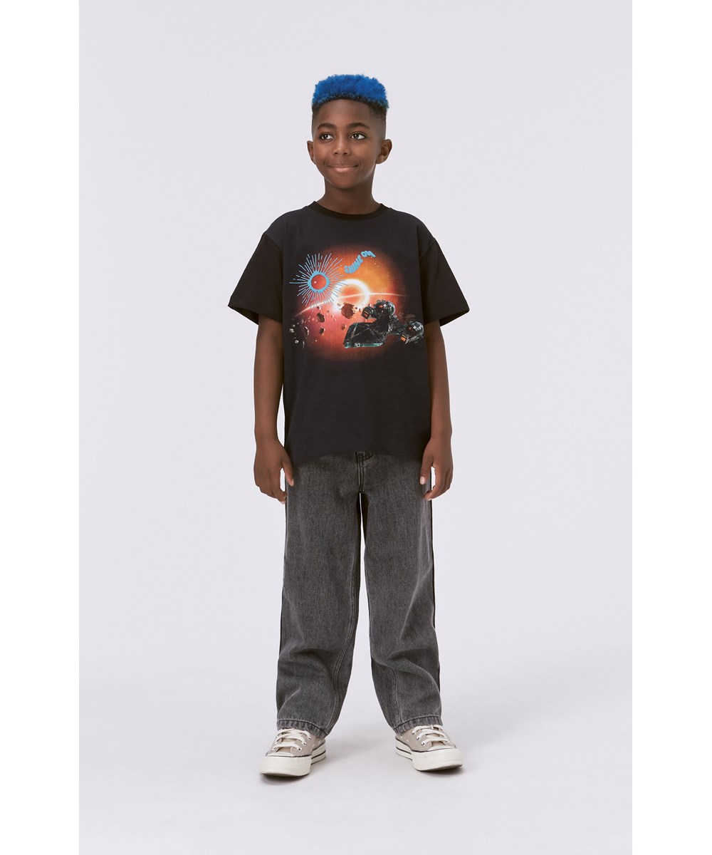 Riley - Warp Speed - Sort økologisk t-shirt med retro space print