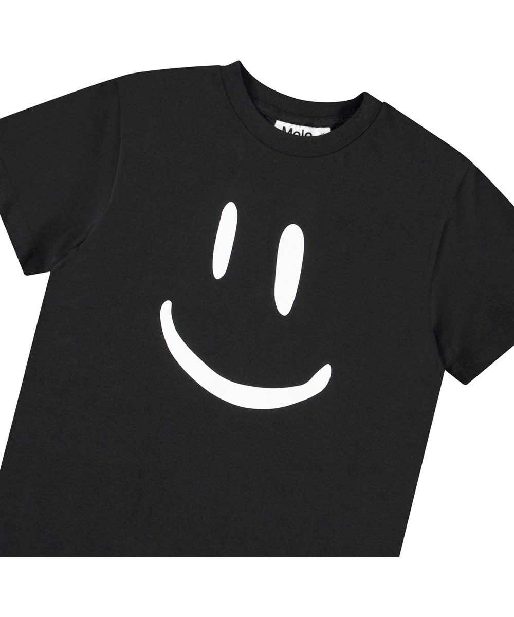 Roxo - Black - Sort t-shirt til børn i økologisk bomuld med korte ærmer, ribkant i halsen og en løs pasform.