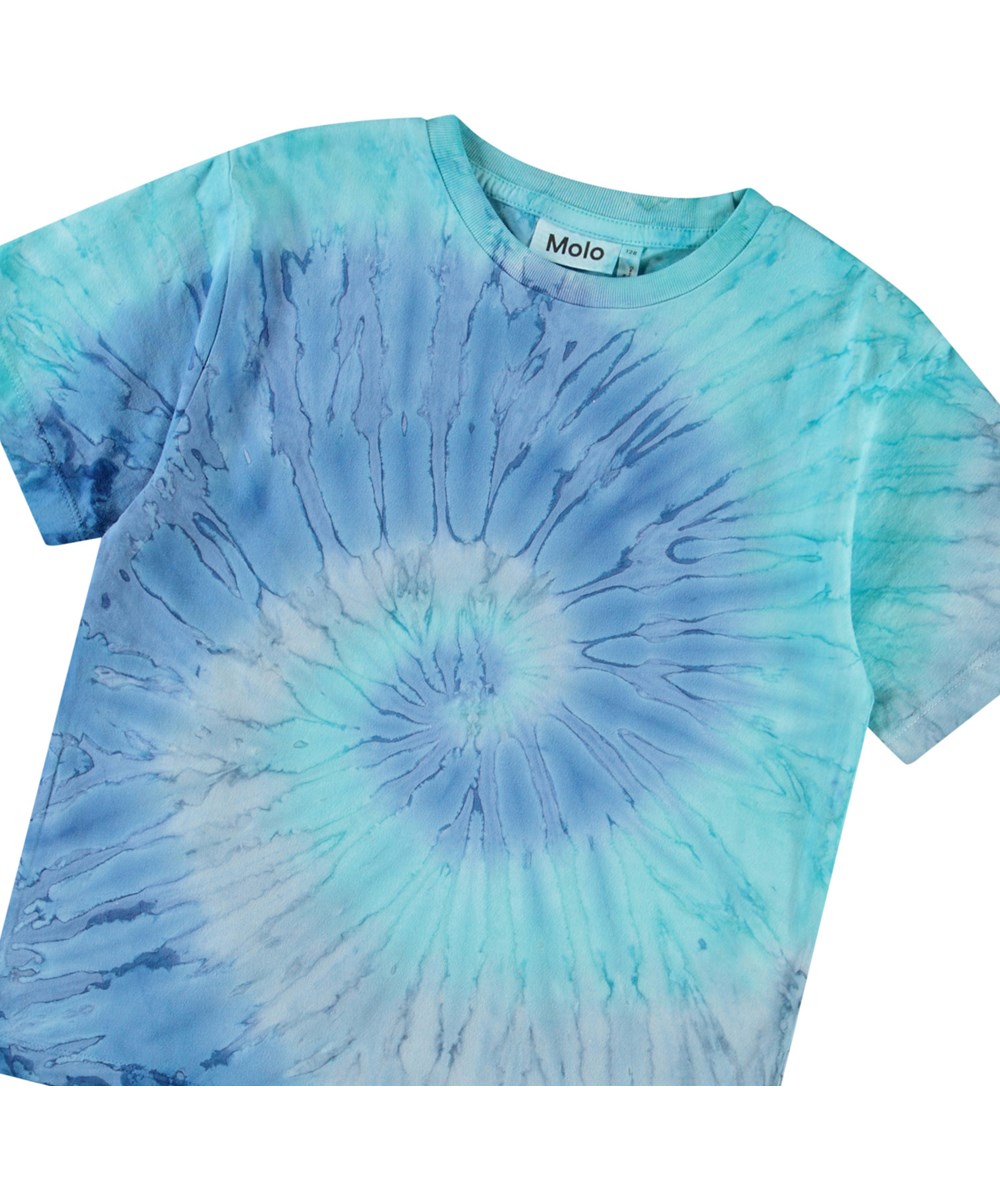 Riley - Aqua Dye - Loose t-shirt with tie-dye in blue shades in soft organic cotton with short sleeves and ribbed neckline.