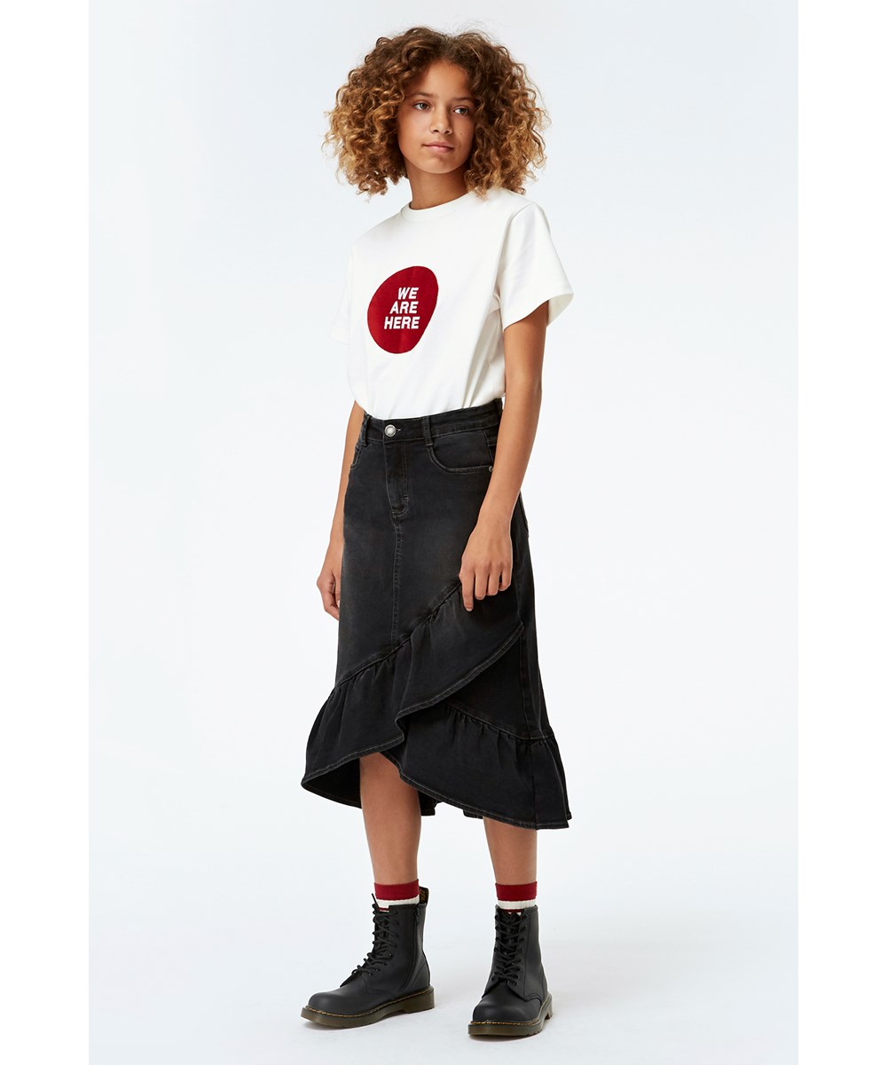 Roxo - White Star - White organic t-shirt with 'we are here'