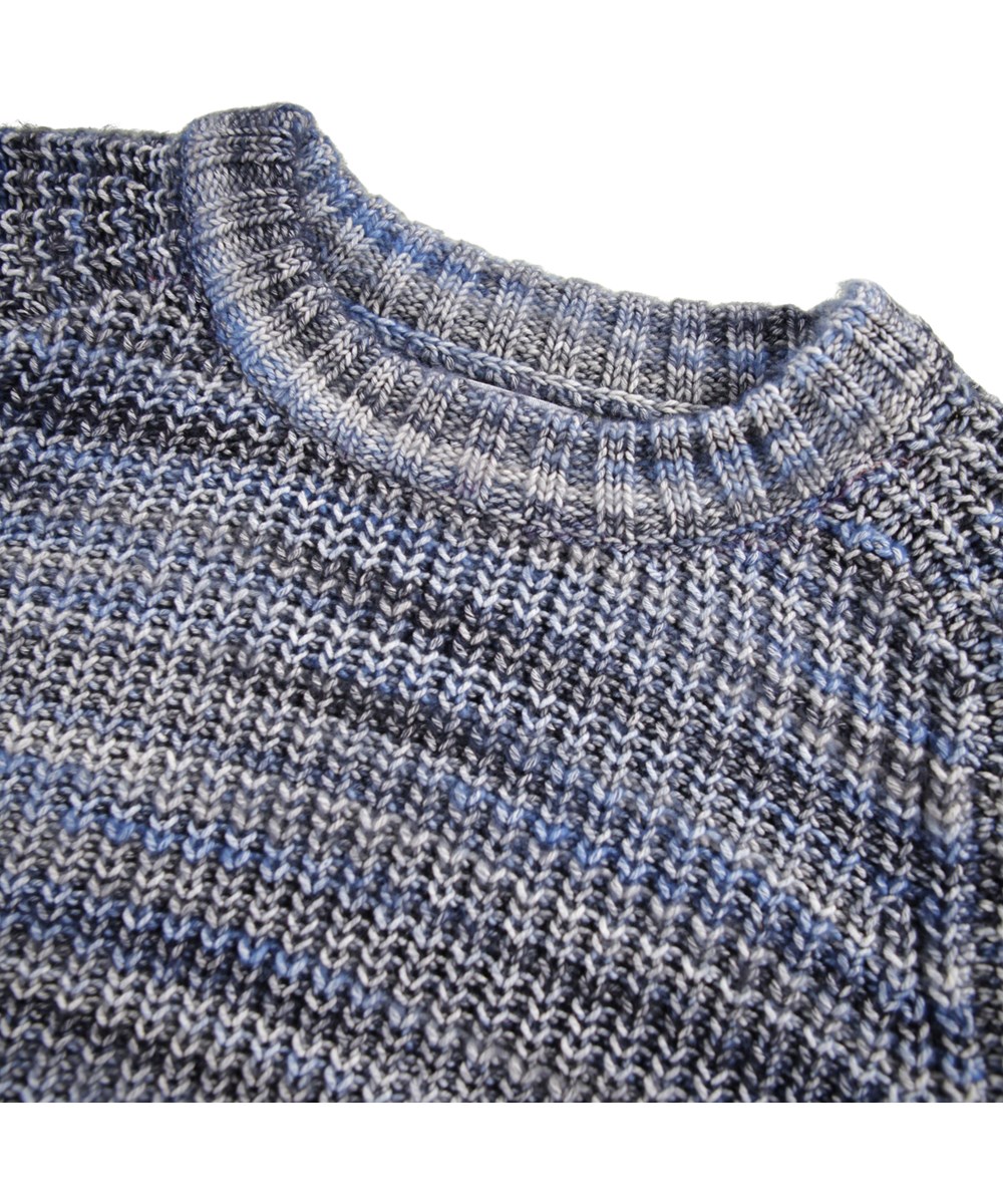 Bosse - Space Dye Blues - Multifarvet striktrøje i blå nuancer lavet i uldblanding til børn