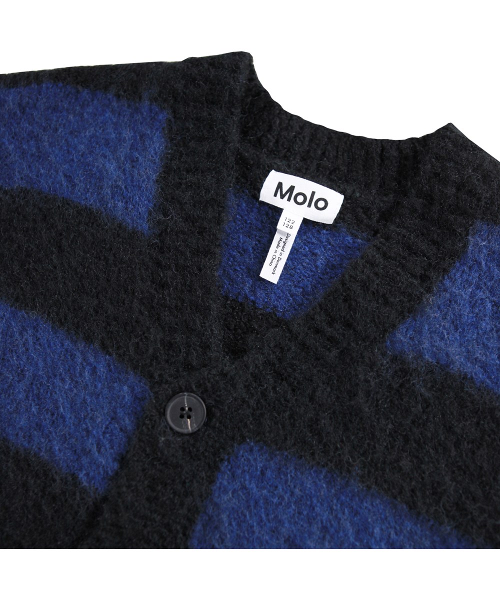 Brutus - Blue-Black Stripe - Fluffy sort og blåstribet cardigan til børn.