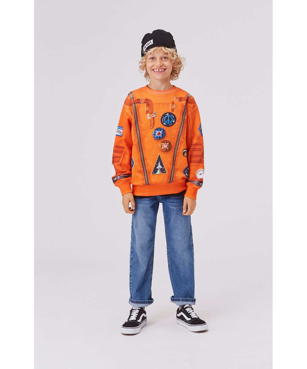 Memphis - Orange Astro - Økologisk orange unisex sweatshirt astronaut print