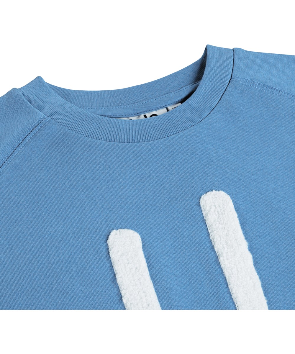 Mike - Blue Tide - Blå sweatshirt i økologisk bomuld med smilende broderi til børn