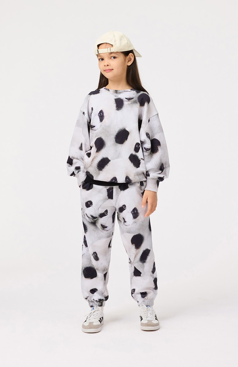 Monti - Giant Panda - Sort og hvid sweatshirt med print til børn i blødt økologisk bomuld med ribkanter ved hals, ærmer og i bunden af blusen.