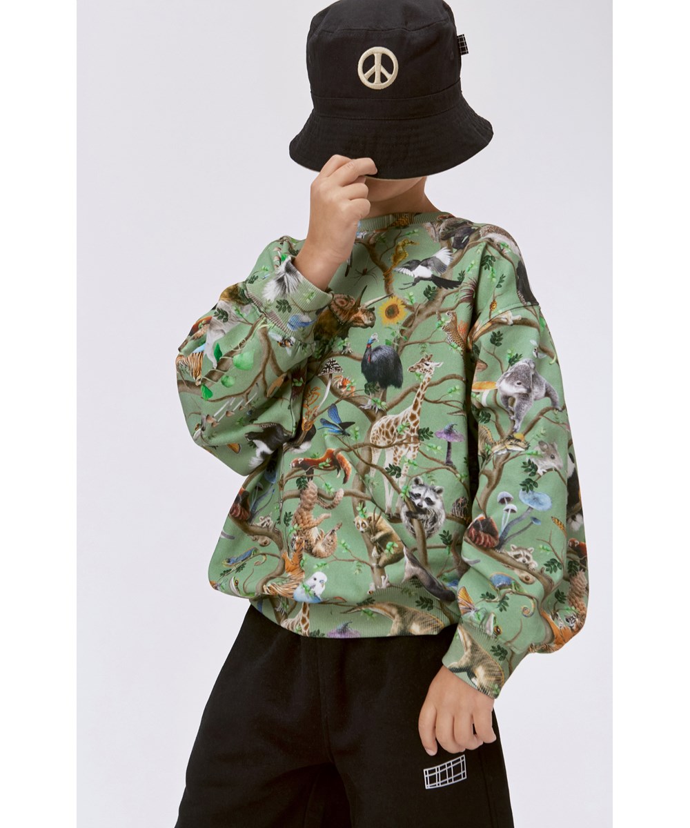 Monti - Lively Tree - Grøn økologisk sweatshirt med dyreprint