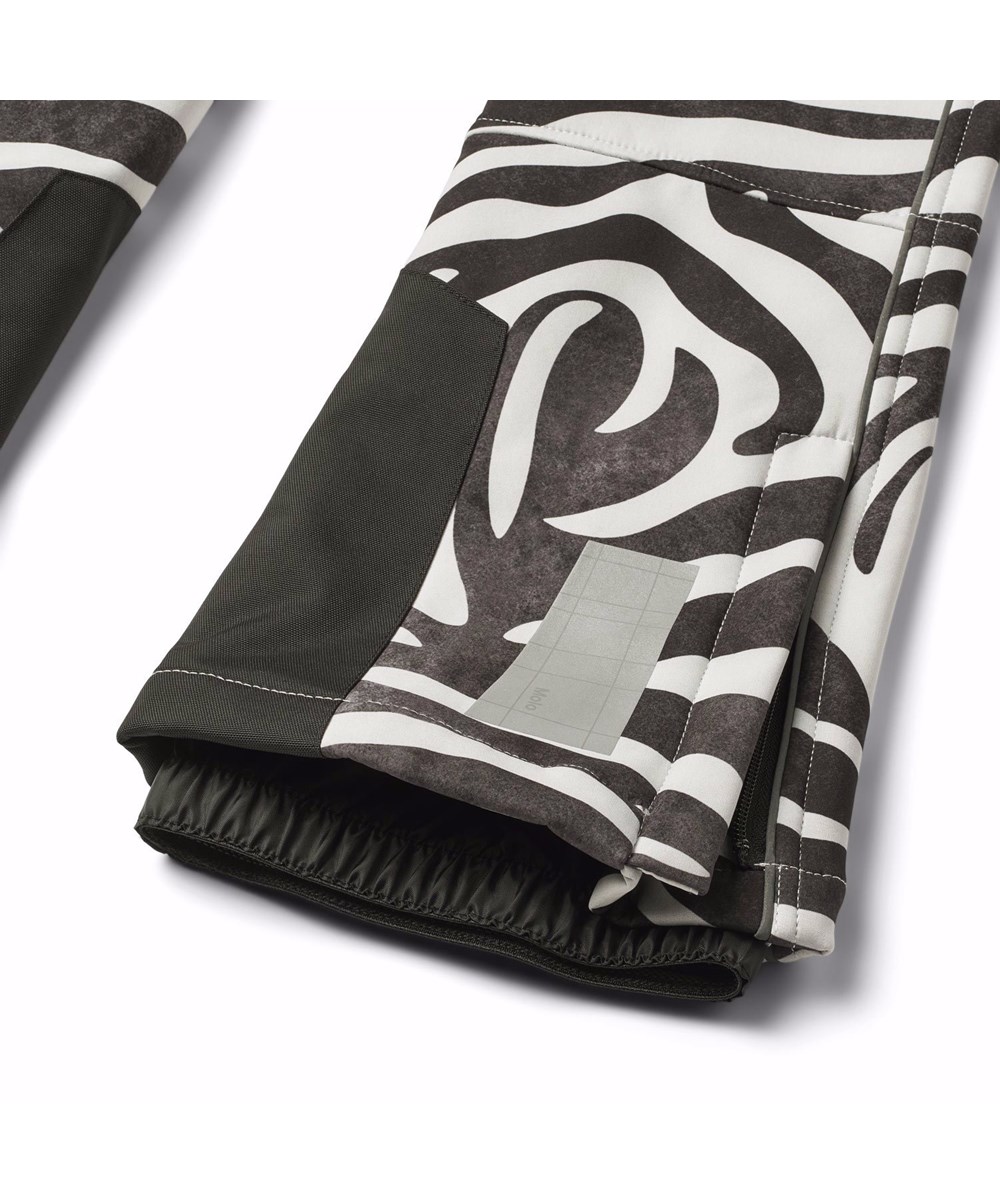 Harlie - Zebra - Zebra gestreepte waterafstotende softshell-broek voor kinderen van gerecycled polyester.