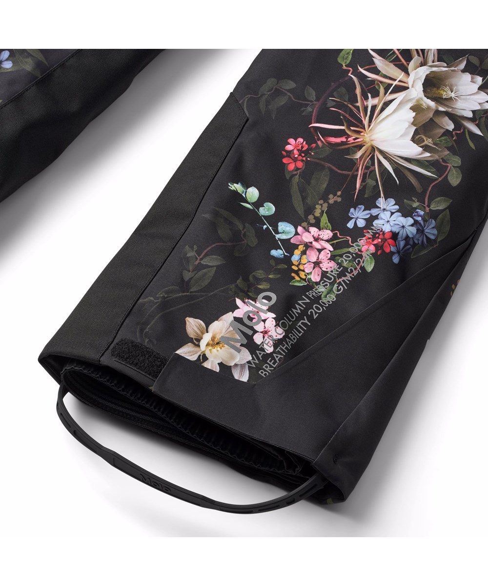 Jump Pro - Faded Paisley - Wind- en waterdichte kinderskibroek met een print van kleurrijke bloemen die passen bij de licht- en donkergekleurde achtergrond. Gemaakt van gerecycled polyester en gevoerd met 3M™ Thinsulate™.
