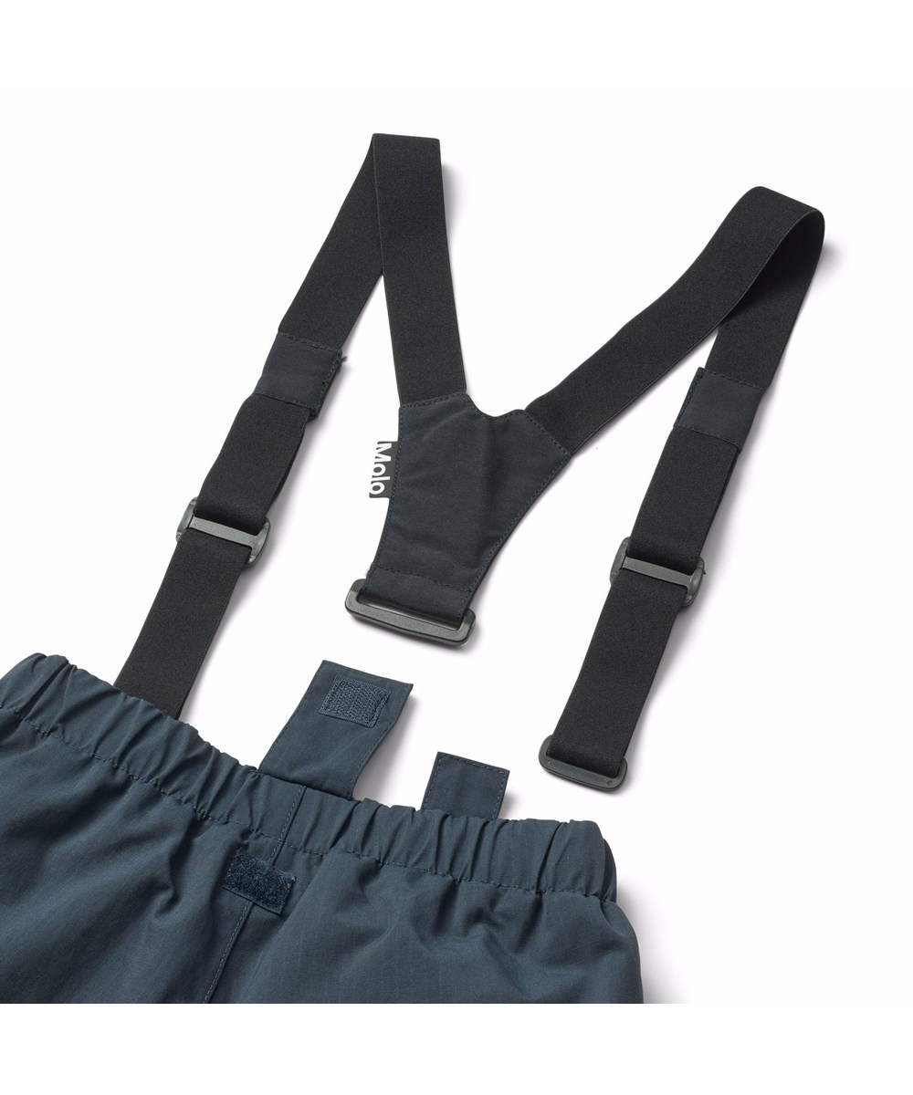 Paxton - Night Navy - Zwart wind- en waterdichte kinderbroek voor kinderen gemaakt van gerecycled nylon met een verstelbare taille.