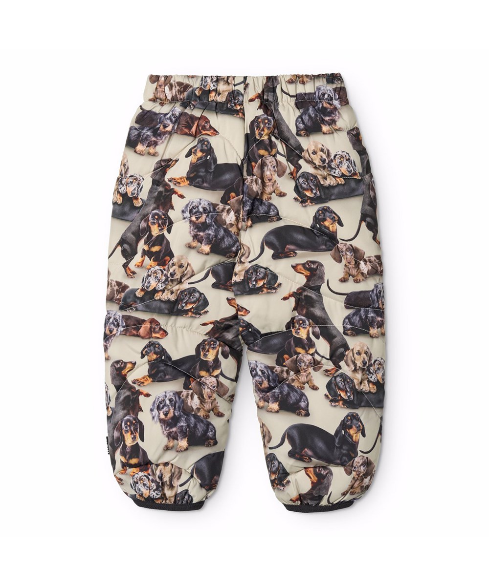 Percy - Dashshund Soft - Waterafstotende beige thermobroek voor de kleintjes met een print van honden in zwart en bruine tinten. Gemaakt van gerecycled polyester met bruine boorden.