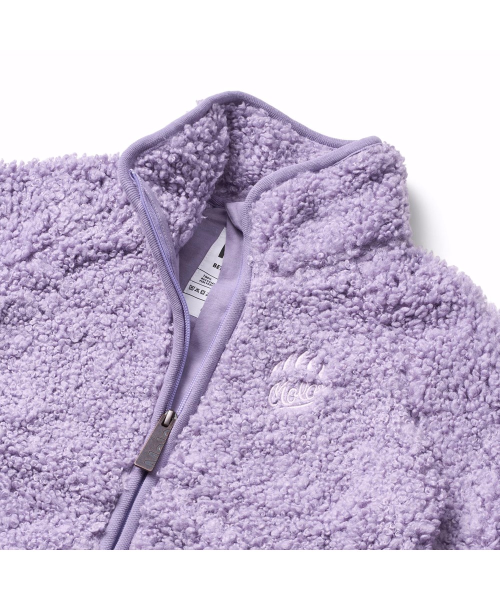 Ulan - Daybreak - Paarse fleecejas voor kinderen gemaakt van gerecycled polyester met op de achterkant een leuke patch in duurzaam nylon.
