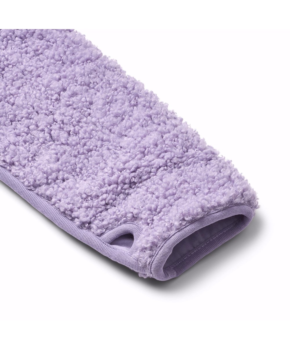 Ulan - Daybreak - Paarse fleecejas voor kinderen gemaakt van gerecycled polyester met op de achterkant een leuke patch in duurzaam nylon.