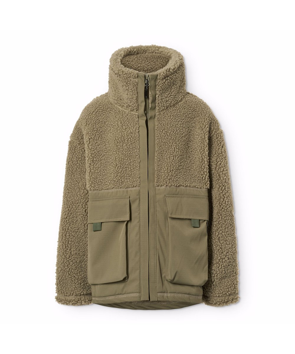 Utha - Bark Green - Donkergroene fleecejas voor kinderen gemaakt van gerecycled polyester met details op de mouwen, achterkant en buitenste voorzakken die gemaakt zijn van wind- en waterafstotend duurzaam nylon.