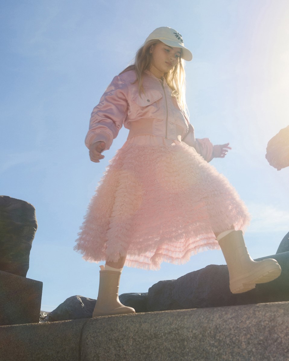 Hannie - Charlotte Pink - Roze cropped bomberjacket voor kinderen met een paarse voering. 