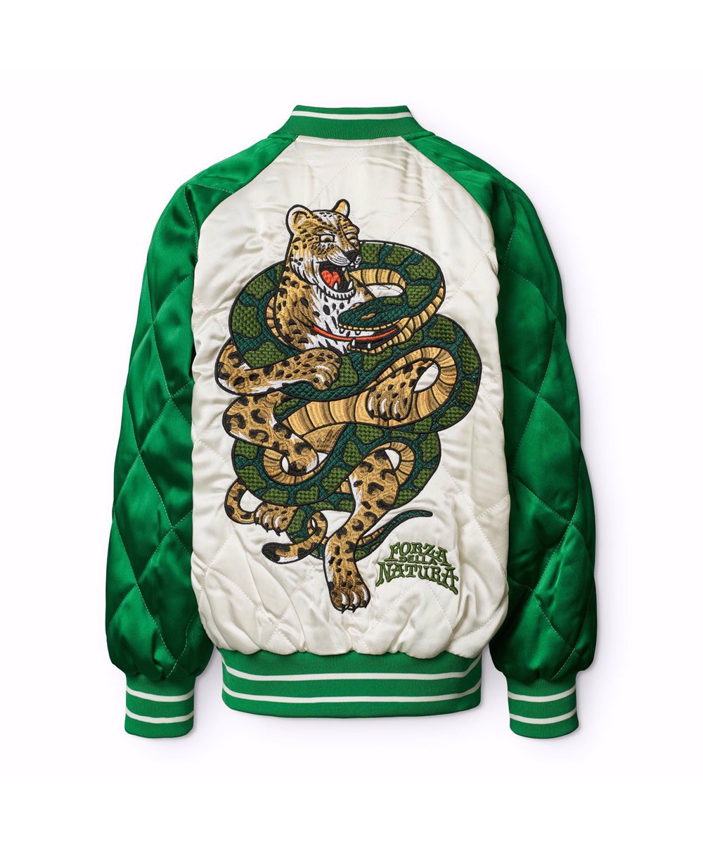 Haru - Jaguar And Snake - Doorgestikte bomberjacket voor kinderen in de kleuren groen en gebroken wit met op de achterkant een geborduurde cheeta en slang in prachtige kleuren en de tekst "Forza Della Natura op de borst.
