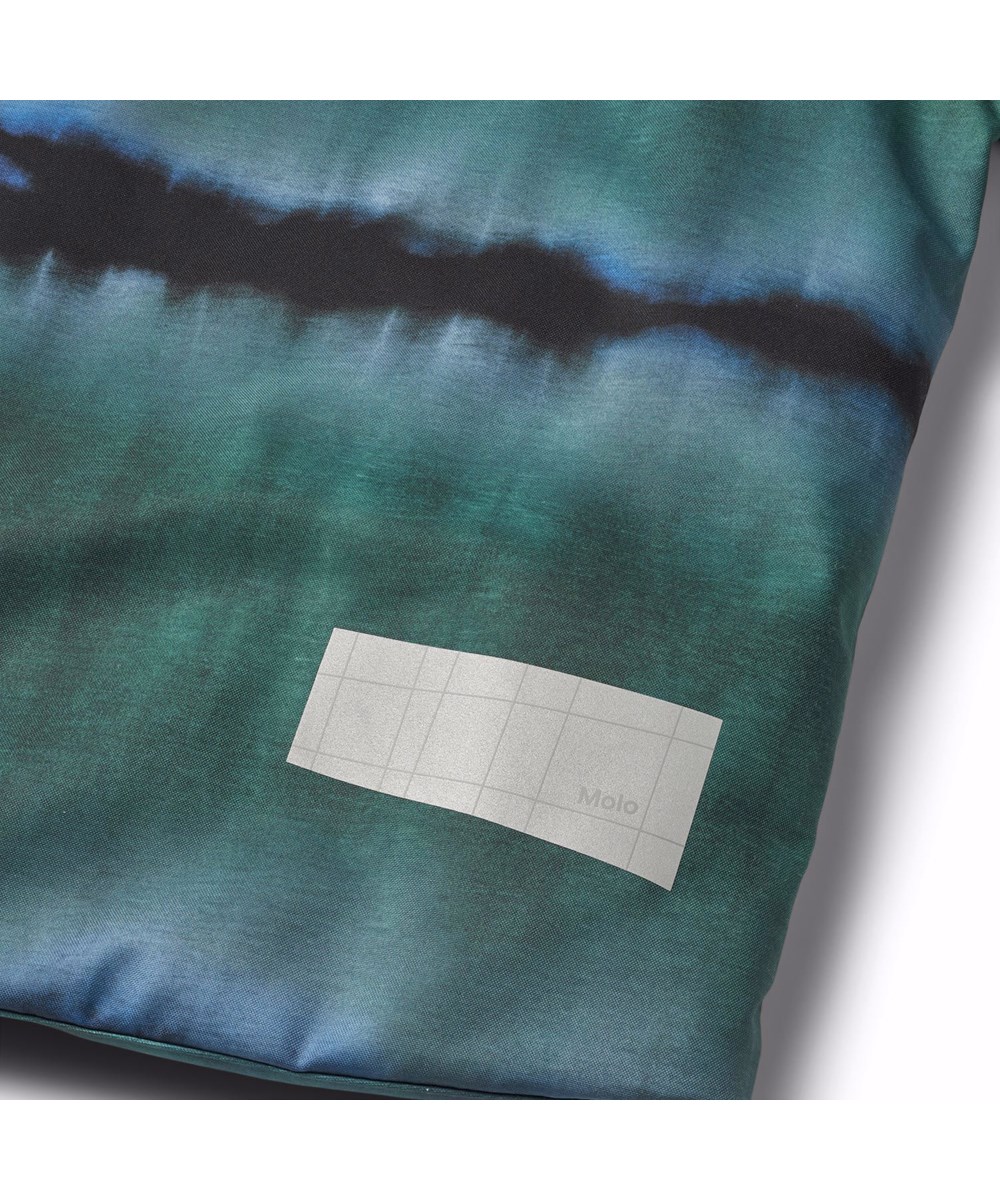 Alpine - Tie Dye Magic - Wind- en waterdichte ski-jas voor kinderen van gerecycled polyester in groen en blauw tie-dye.