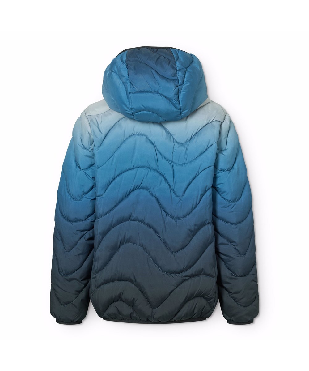 Hao - Blue Ice - Waterafstotende gewatteerde kinderjas gemaakt van gerecycled polyester in blauwe kleurovergangen.