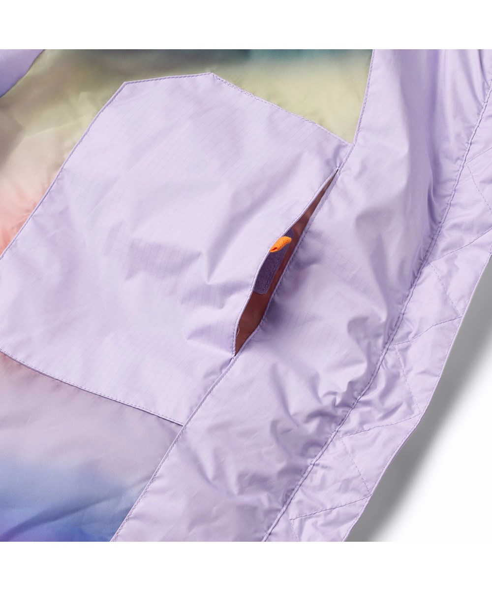 Harper - Pastel Lilac - Lichtpaarse gewatteerde jas voor kinderen van gerecycled polyester.