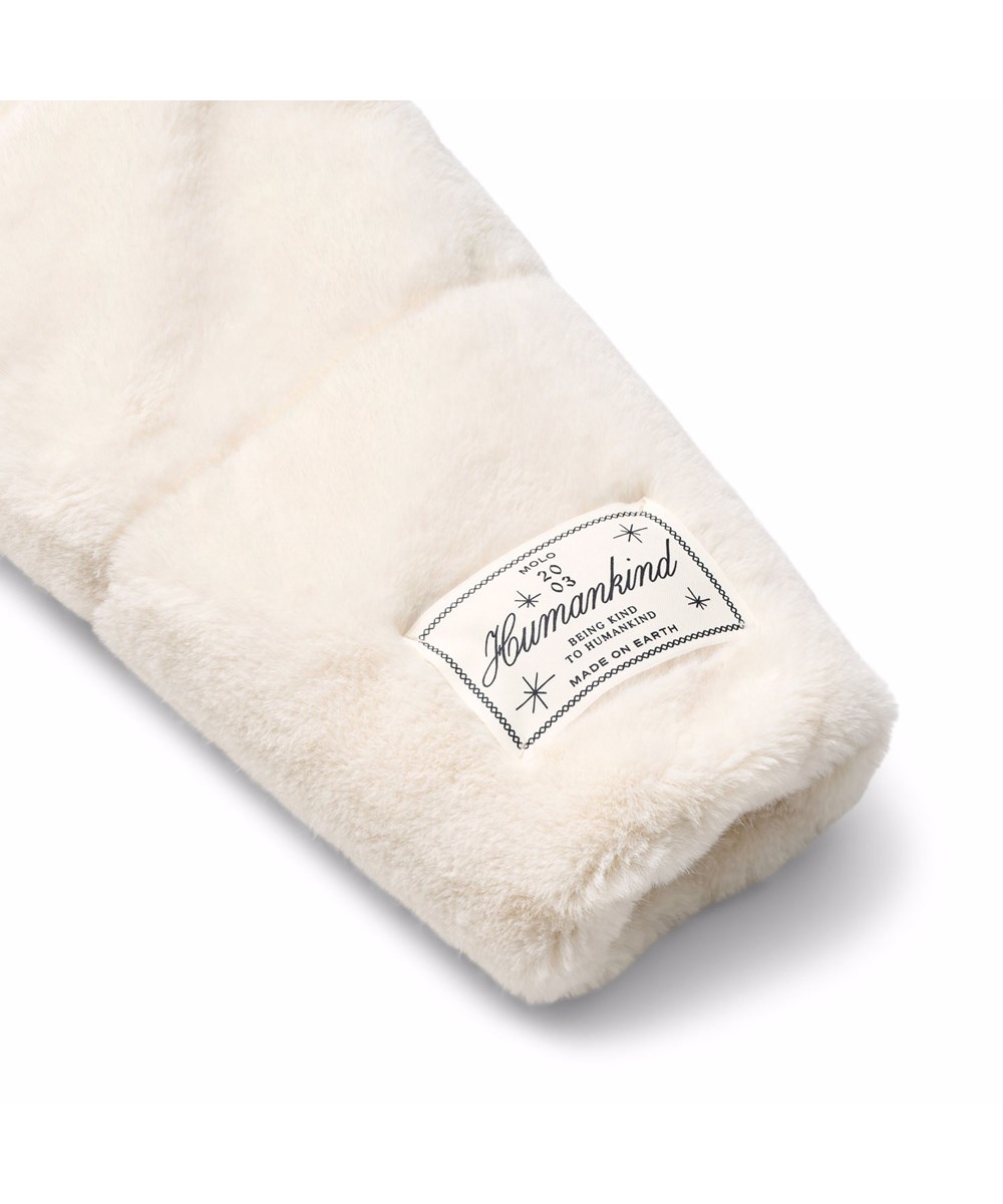 Havi 2 - Vanilla - Gebroken witte kinderjas van zachte imitatiebont gemaakt van gerecycled polyester.