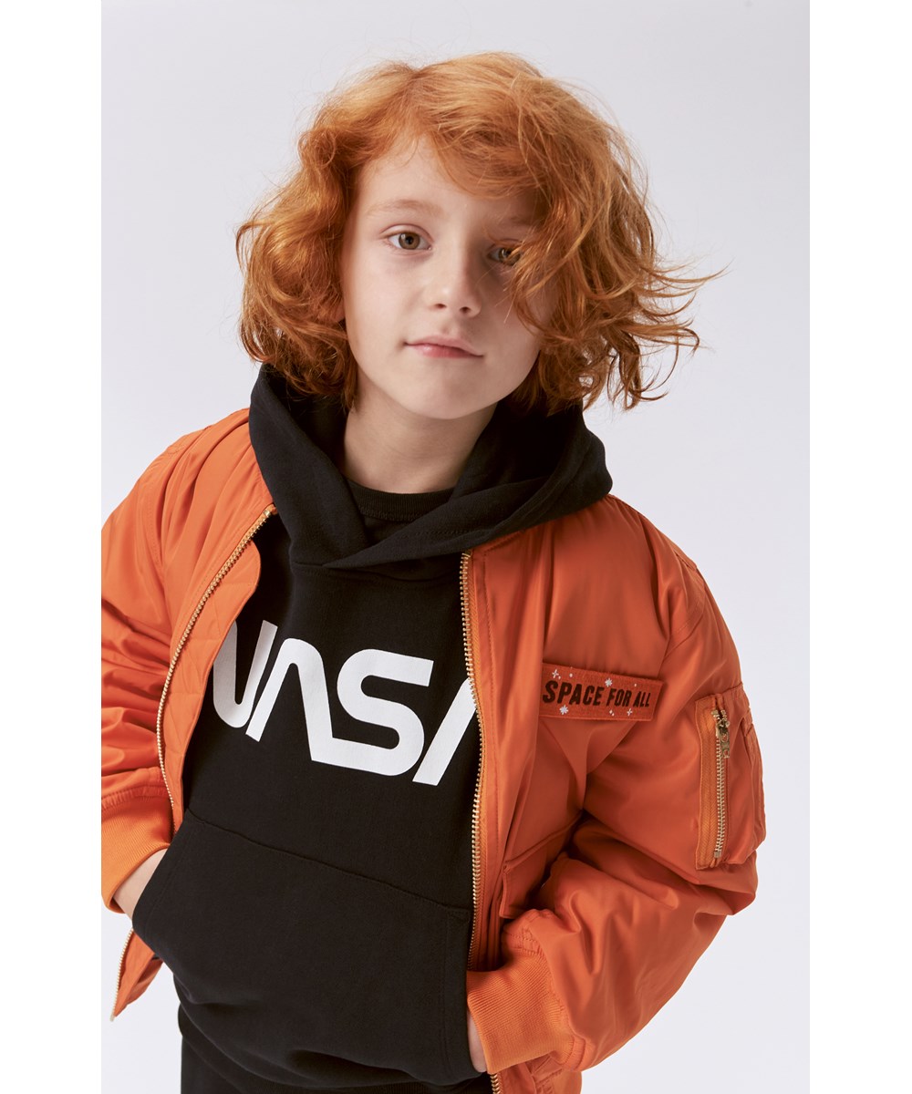 Heath - Sun Power - Oranje bomberjack met Space for All