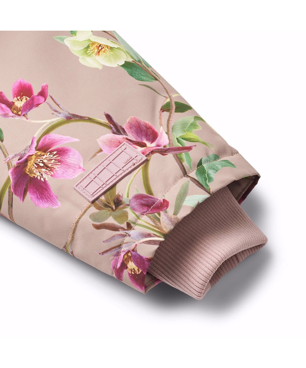 Heiko - Winter Roses - Wind- en waterdichte winterjas voor kinderen met een print van kerstrozen in witte en roze tinten.