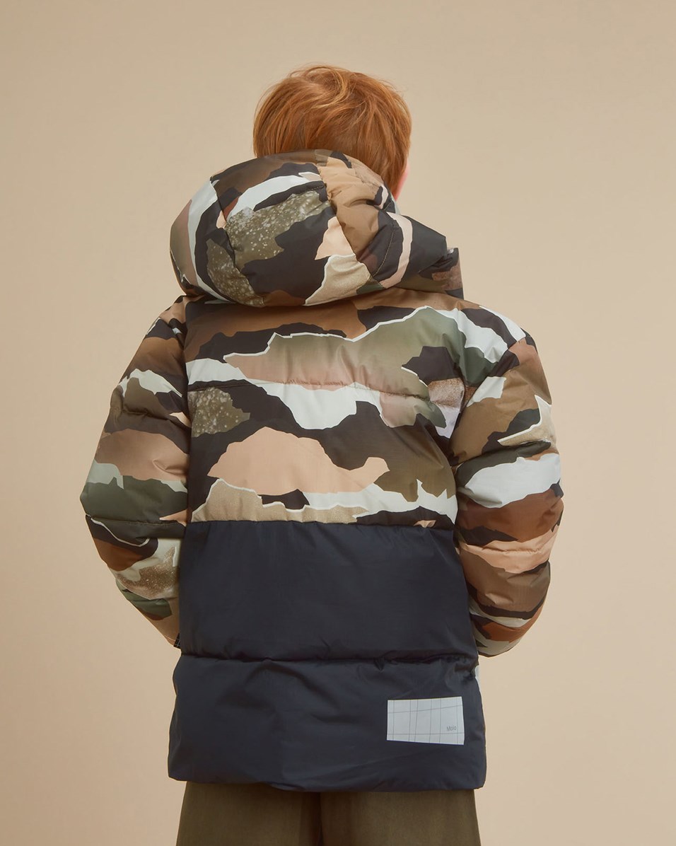 Hilo - Autumn Camo - Gerecyclede donsjas met capuchon en camouflage print