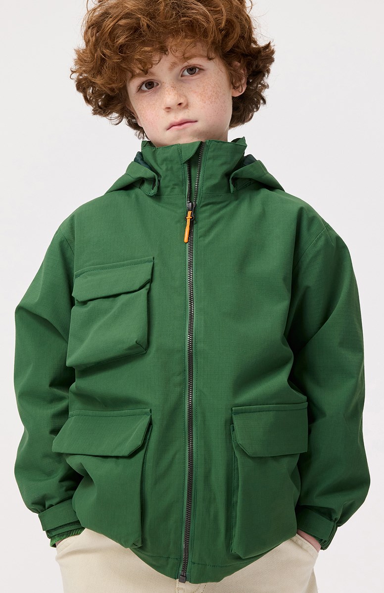 Hobson - Rubber Tree - Groene wind- en waterdichte regenjas voor kinderen van gerecycled nylon met afneembare capuchon.