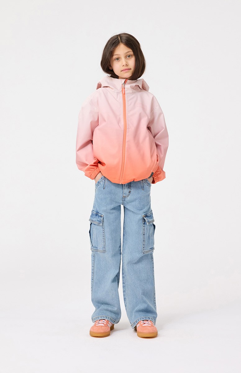 Horizon - Fade Pink - Wind- en waterdichte kinderjas met een roze capuchon van gerecycled polyester in verschillende tinten oranje.