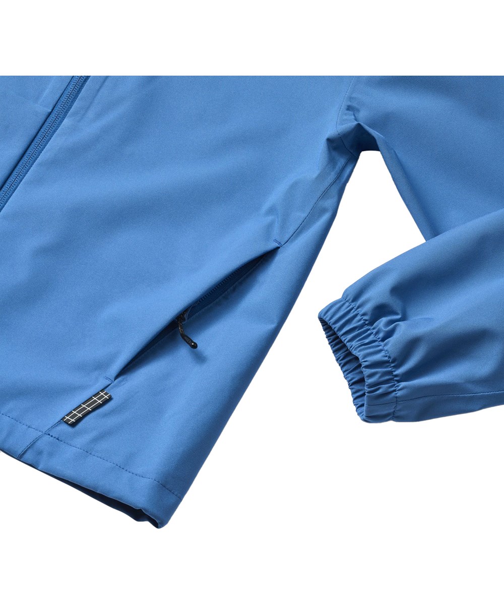 Horizon - Swell Blue - Blauw wind- en waterdicht jack voor kinderen met capuchon en gelamineerde binnenkant gemaakt van gerecycled polyester.