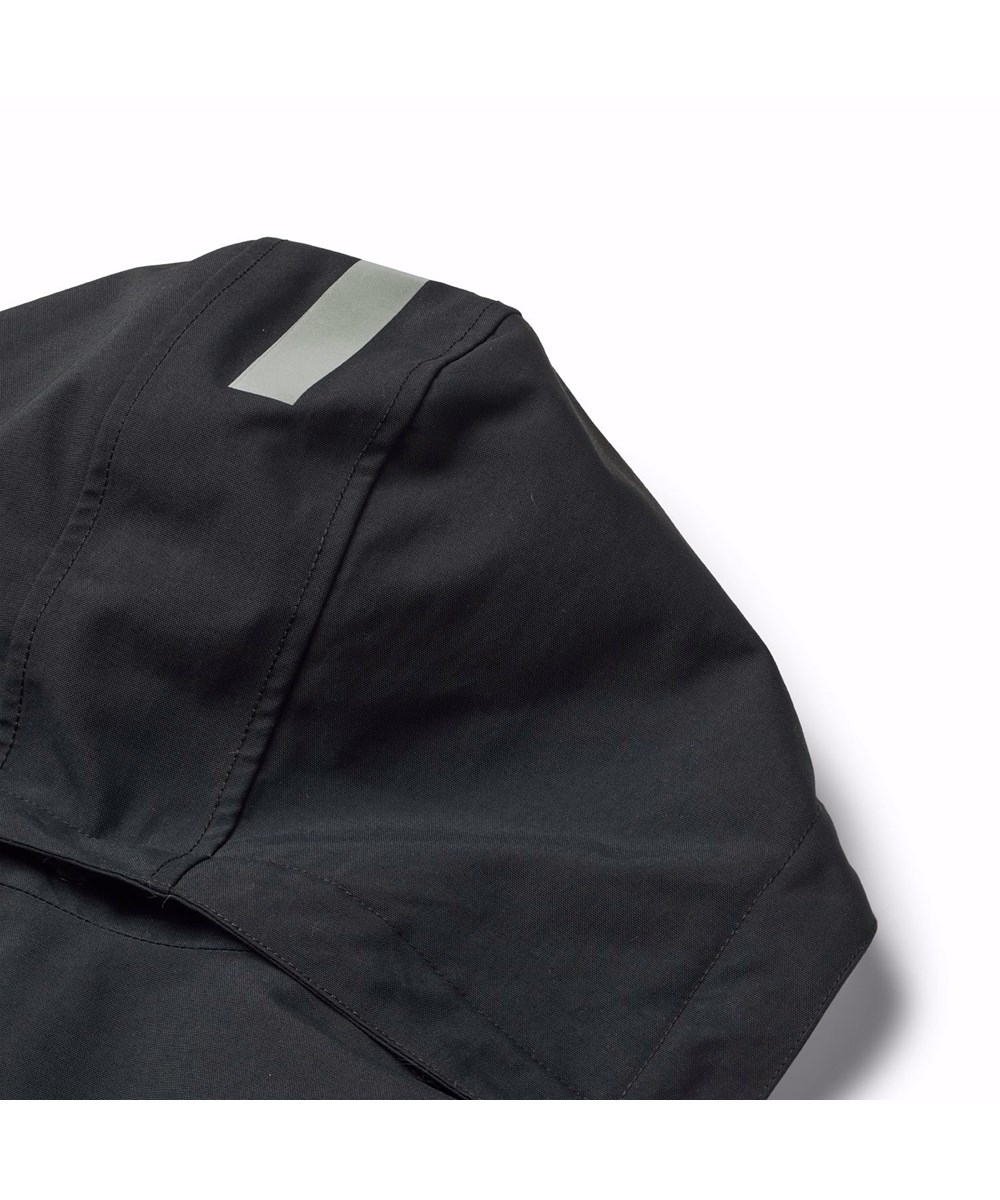 Peace - Black - Zwarte wind- en waterdichte winterjas voor kinderen van gerecycled nylon.